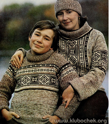 Свитеры: Женский вязаный свитер меланж модный красивый модель 2024